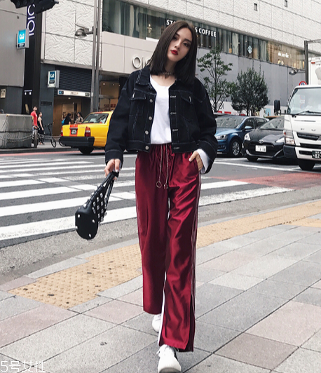 闊腿褲上面穿什么衣服？這樣搭配不會(huì)出錯(cuò)