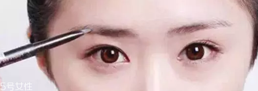 眉粉怎么選顏色好看？淺咖色不挑膚色