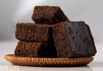 阿膠黑糖經(jīng)期可以喝嗎？最好少喝