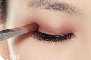 眉粉可以當眼影粉用嗎？完全可以