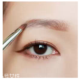 眉粉怎么畫眉毛好看？這么用眉妝超完美