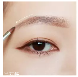眉粉怎么畫眉毛好看？這么用眉妝超完美