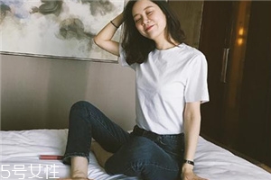 牛仔褲太長怎么剪好看？褲子太長別擔心
