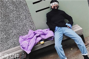 牛仔褲燙了個(gè)洞怎么辦？巧妙修補(bǔ)換新裝