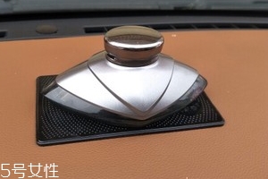 汽車香水怎么安裝？香水座需粘貼