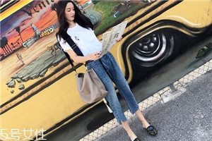 牛仔褲用熱水還是冷水洗？熱水洗會(huì)縮水嚴(yán)重