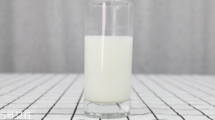 愛他美奶粉哪個(gè)版本好？白金版表現(xiàn)出色