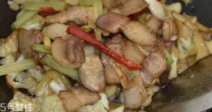 花椰菜炒肉怎么做好吃？這么做簡單又美味