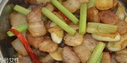 花椰菜炒肉怎么做好吃？這么做簡單又美味