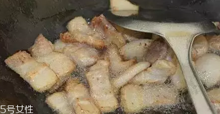花椰菜炒肉怎么做好吃？這么做簡單又美味