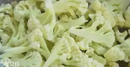 花椰菜炒肉怎么做好吃？這么做簡單又美味