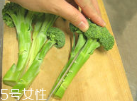 花椰菜怎么切？把整莖切掉最好炒