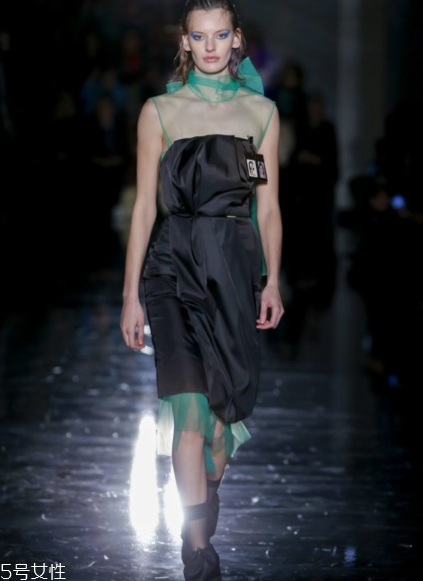 prada2018秋冬系列好看嗎_款式有哪些？
