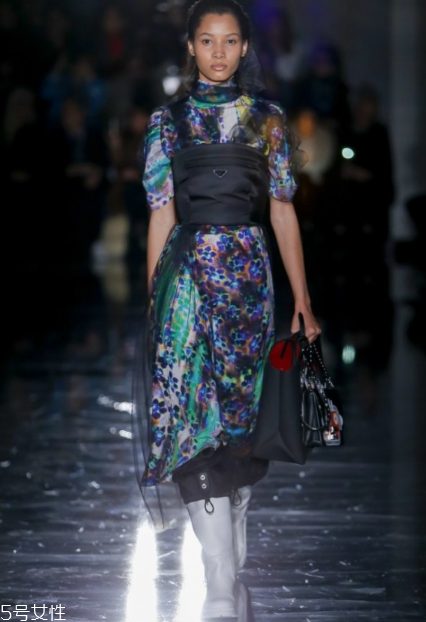 prada2018秋冬系列好看嗎_款式有哪些？