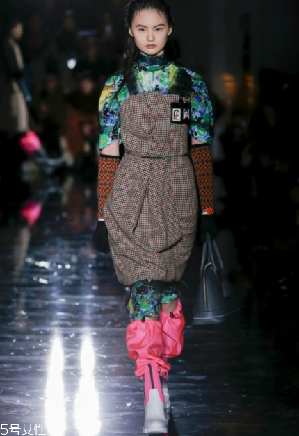 prada2018秋冬系列好看嗎_款式有哪些？