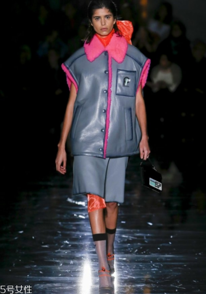 prada2018秋冬系列好看嗎_款式有哪些？