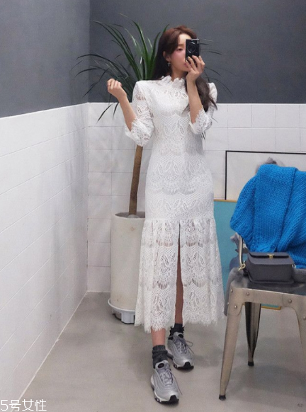 蕾絲連衣裙搭配什么鞋？開啟撩人春季