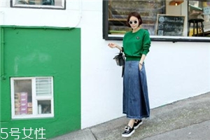 衛(wèi)衣搭配牛仔裙好看嗎？瞬間減齡變少女