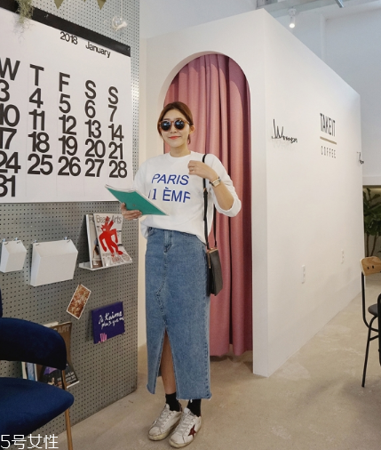 衛(wèi)衣搭配牛仔裙好看嗎？瞬間減齡變少女