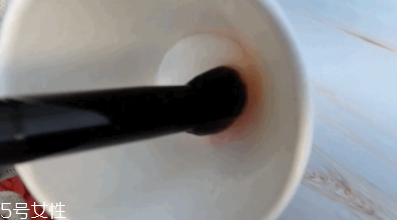 曼丹保濕卸妝水怎么樣？防水口紅卸不掉