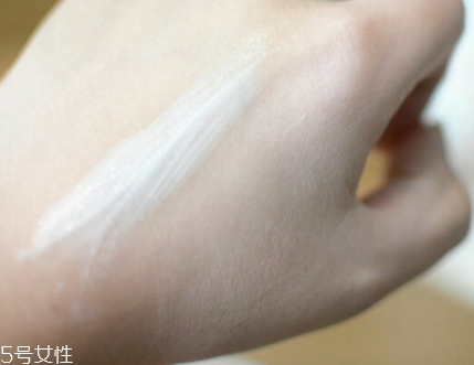雪花秀修顏霜怎么用？輕柔按壓助吸收