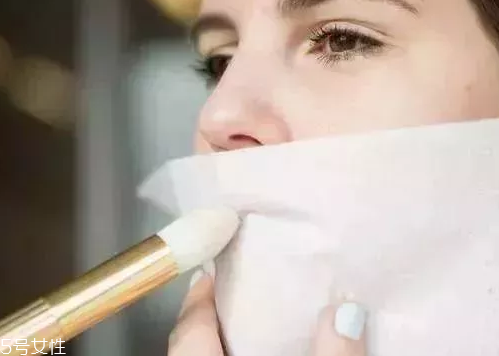 定妝粉用刷子好還是用粉撲好？新手用粉撲