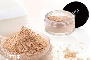 定妝粉用多了會(huì)怎么樣？妝效厚重不透氣