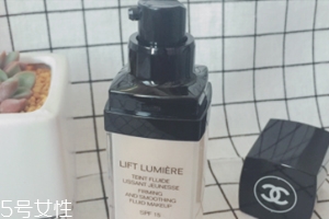 香奈兒粉底液哪款好？緊顏煥彩粉底液干皮救星