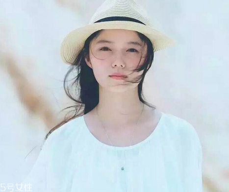 鹽系女生怎樣穿搭？清新無公害的鄰家女孩