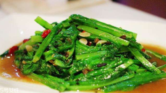 油麥菜怎么涼拌好吃？加點(diǎn)麻醬調(diào)味