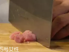 杏鮑菇怎么洗才干凈？鹽水泡泡輕松去污
