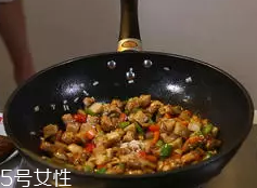 杏鮑菇怎么洗才干凈？鹽水泡泡輕松去污