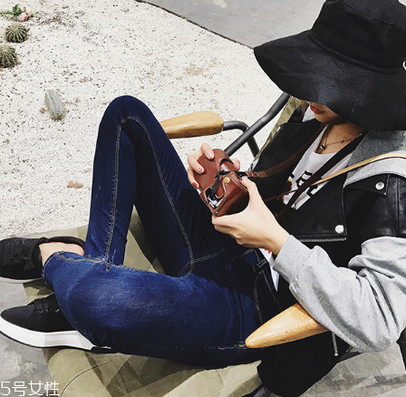 牛仔褲和休閑褲哪個(gè)好看？各有各的特色