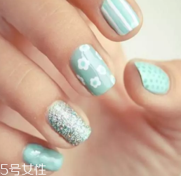 綠色指甲油顯手黑嗎？反光深綠色適合黃皮