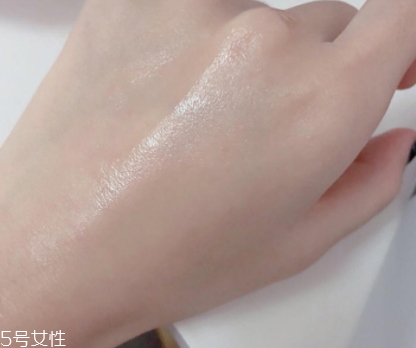chanel山茶花保濕精華水好用嗎？補(bǔ)水底妝神器