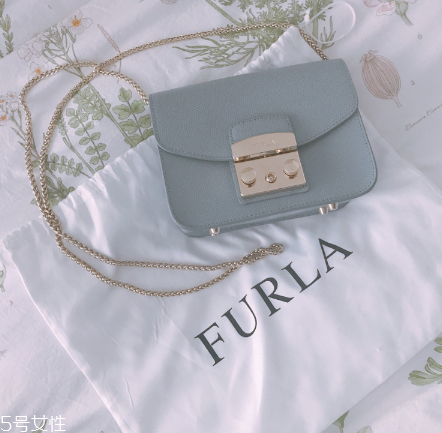 furla包包怎么打開？超百搭的心機包包