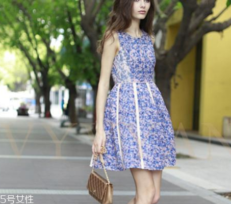 職業(yè)裝怎么穿好看？褪去稚氣邁向成熟