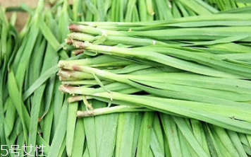韭菜沒熟吃了會(huì)怎么樣？生韭菜很辛辣