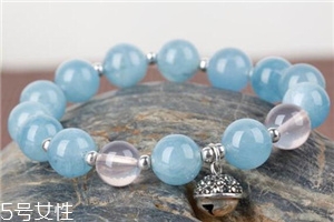 藍(lán)水晶手鏈多少錢？普通的百元以內(nèi)