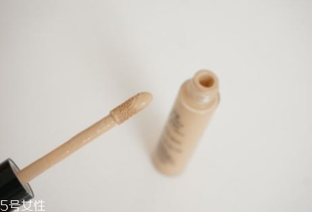 遮瑕液太干怎么辦？和乳液混合使用