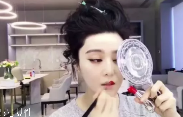 口紅干了嘴脫皮怎么辦？4步打造水潤(rùn)雙唇