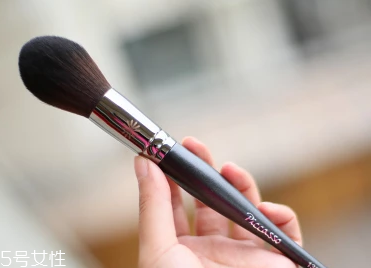 散粉刷多久洗一次？7到15天清洗一次
