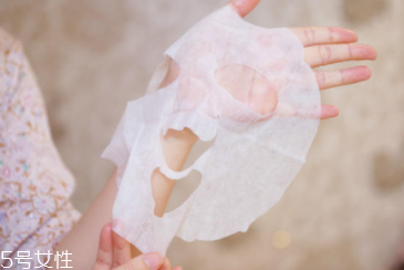 露露倫面膜用完要洗嗎？補水面膜無需清洗