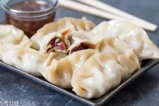 餃子餡可以放雞精嗎？會危害健康