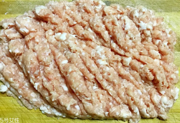 餃子餡用豬的哪塊肉好？前腿肉是餃子餡首選