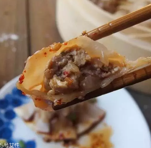 餃子餡先放水還是先放油？油是最后放的調(diào)料