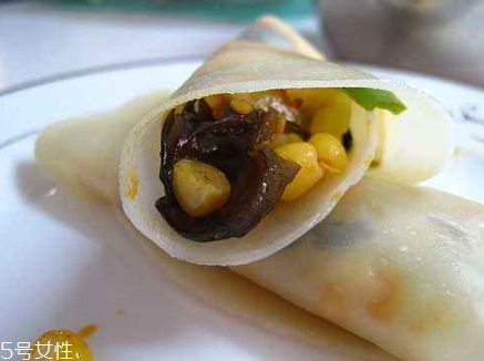 搟餃子皮怎么轉(zhuǎn)圈？借用巧力才能轉(zhuǎn)圈成圓