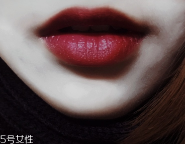 唇部顏色深用什么口紅？chanel絲絨口紅62號不怕唇深