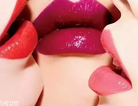 唇部顏色深用什么口紅？chanel絲絨口紅62號不怕唇深