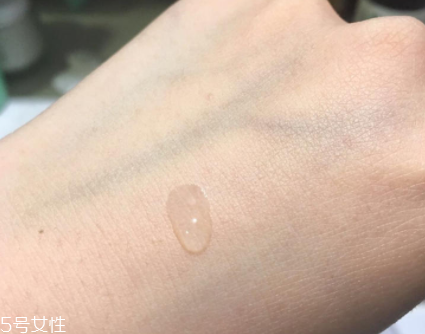 樂敦CC能涂在痘痘上嗎？痘痘與痘印均能改善